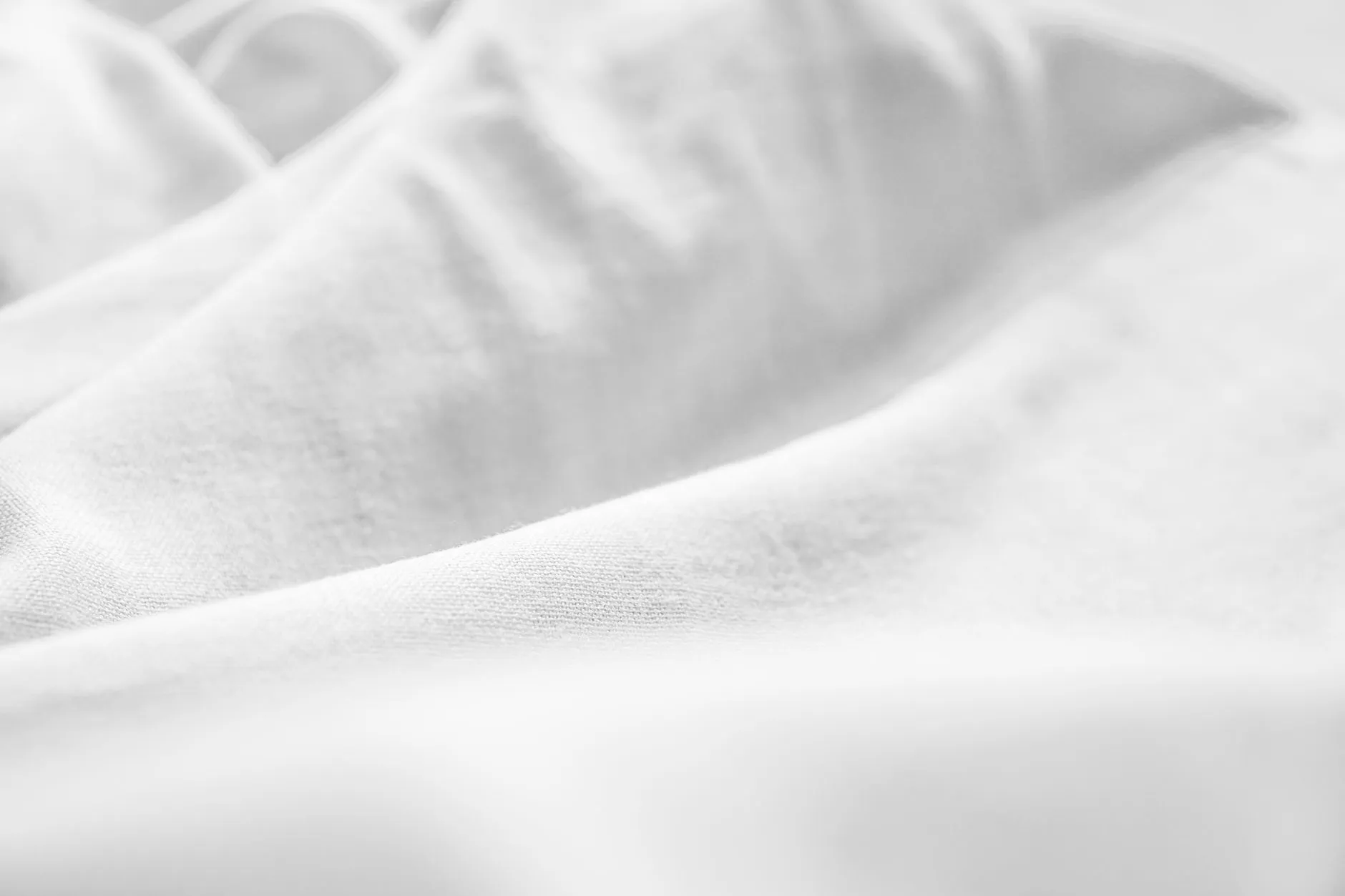 2025冬季女装批发市场趋势：羽绒服与双面呢大衣的选品策略正文配图 1